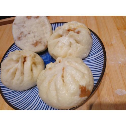 许许的美食厨房 皮薄馅大，一口爆汁的鲜肉包子在家做